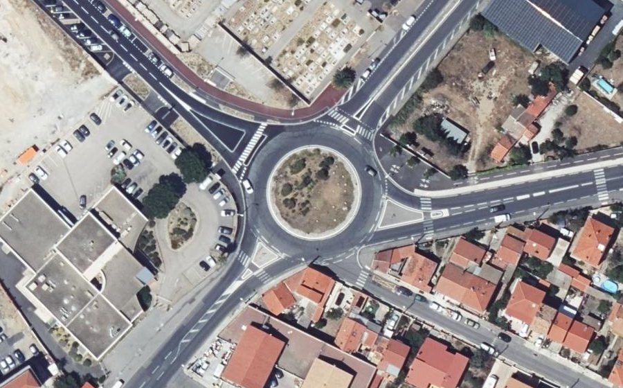 Vue aérienne du Rond-point anonyme n°25972466