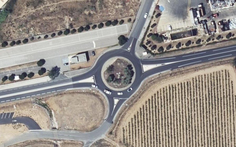 Vue aérienne du Rond-point anonyme n°25972469