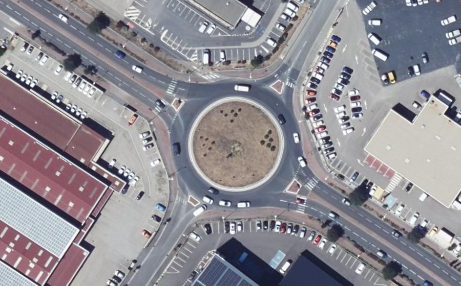 Vue aérienne du Rond-point anonyme n°25972472