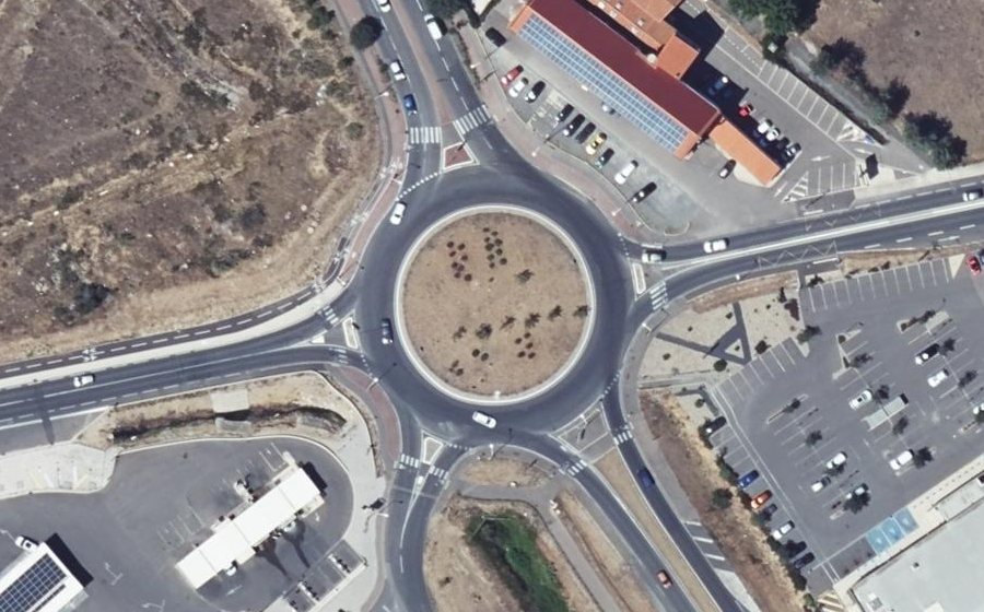 Vue aérienne du Rond-point anonyme n°25972484