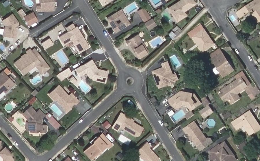 Vue aérienne du Rond-point anonyme n°25973914