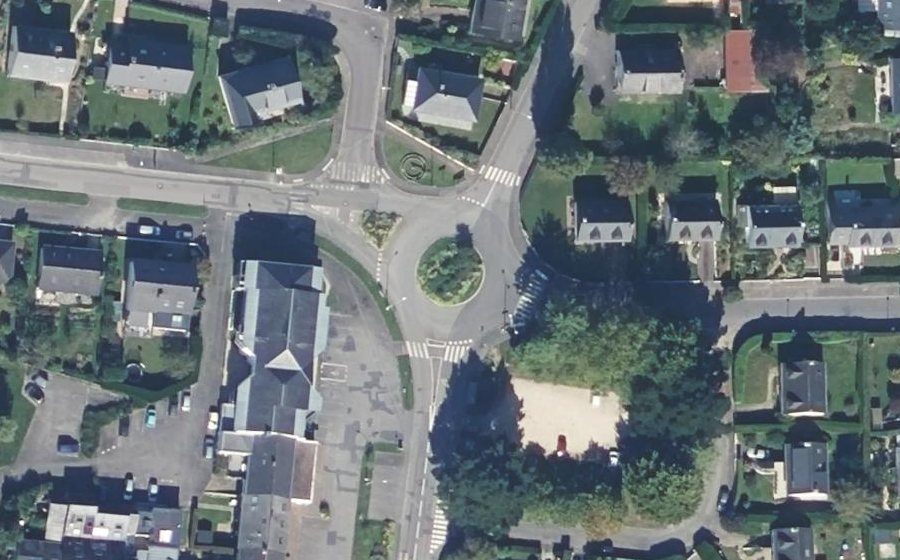 Vue aérienne du Rond-point anonyme n°25976984