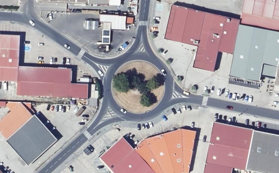 Vue aérienne du Rond-point anonyme n°25978070