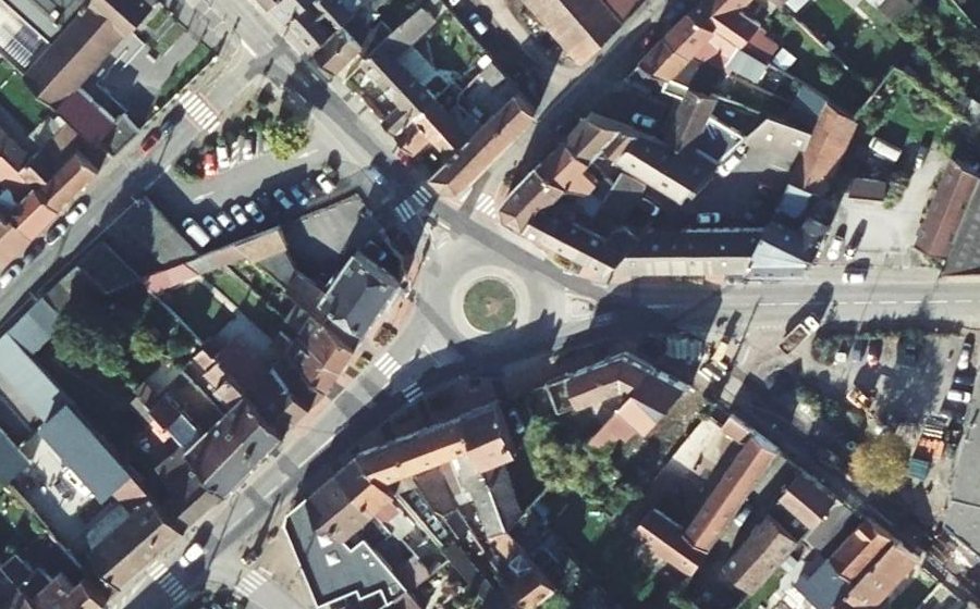 Vue aérienne du Rond-point anonyme n°259791916