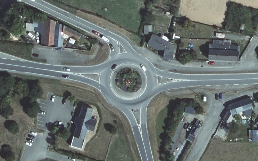 Vue aérienne du Rond-point anonyme n°25979463