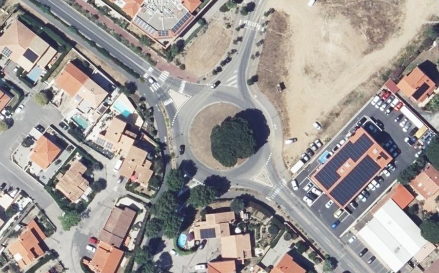 Vue aérienne du Rond-point anonyme n°25981116
