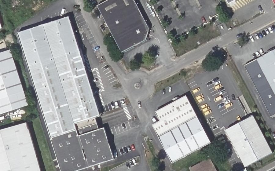 Vue aérienne du Rond-point anonyme n°25981651