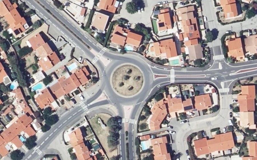 Vue aérienne du Rond-point anonyme n°25982487
