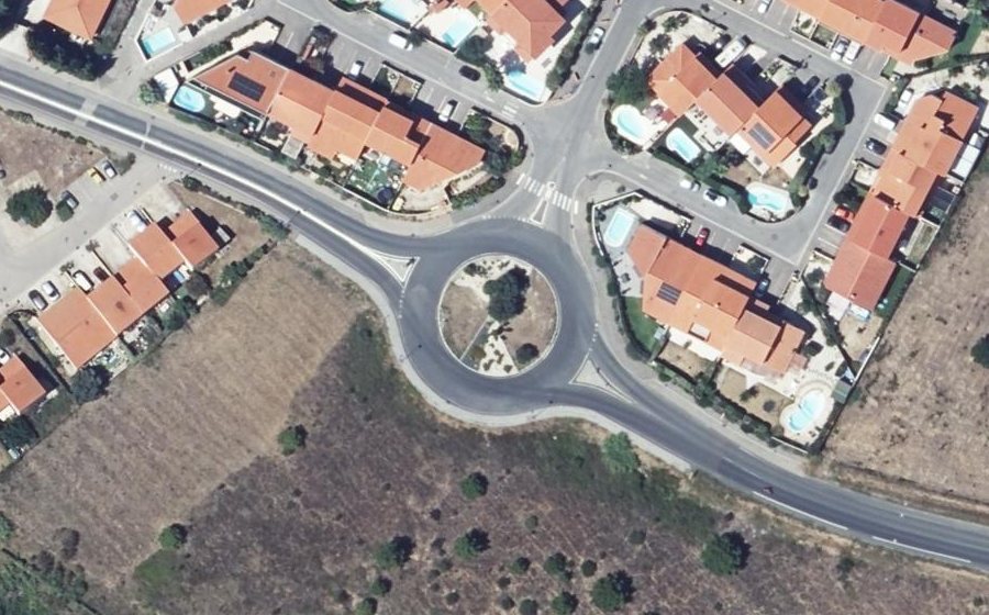 Vue aérienne du Rond-point anonyme n°25982502