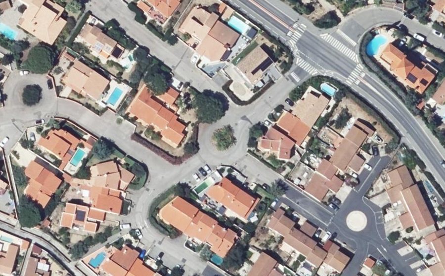 Vue aérienne du Rond-point anonyme n°25983472