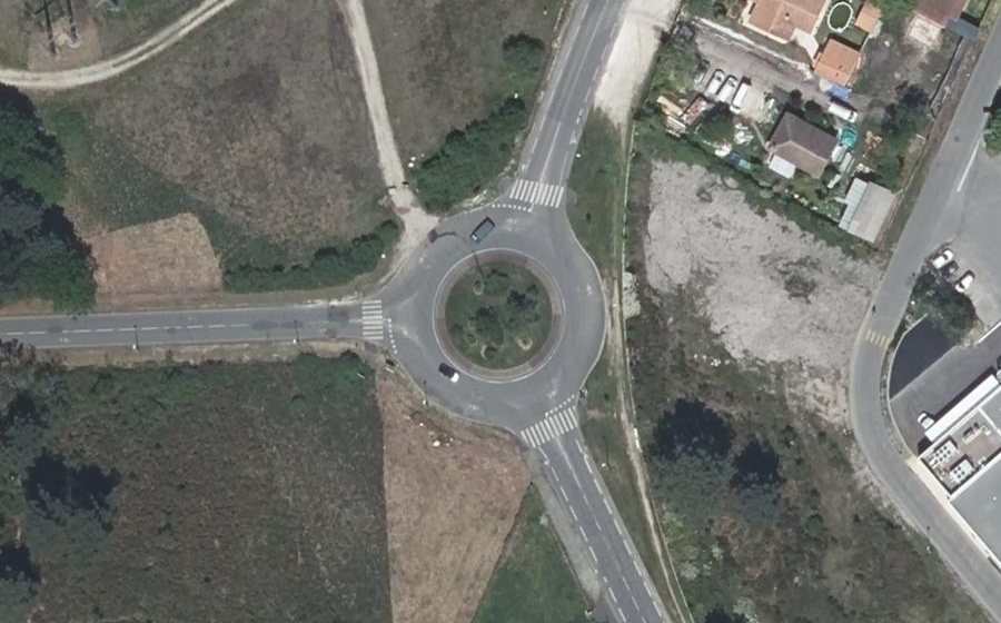 Vue aérienne du Rond-point anonyme n°25984011