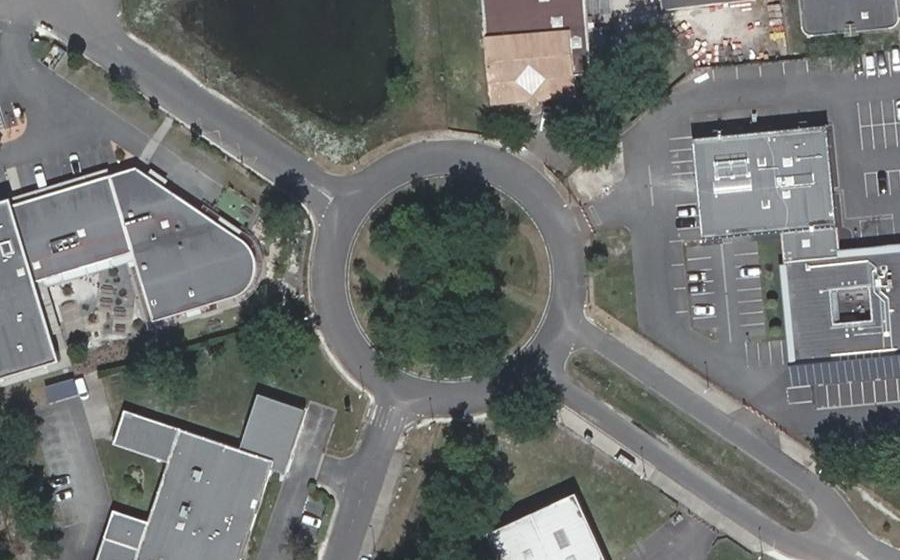 Vue aérienne du Rond-point anonyme n°25984032