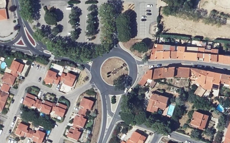 Vue aérienne du Rond-point anonyme n°25984779