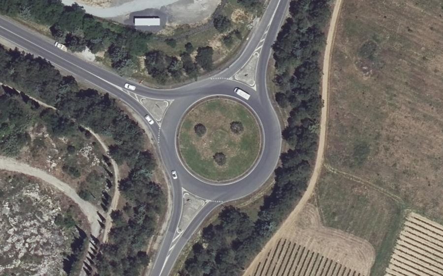 Vue aérienne du Rond-point anonyme n°25990742