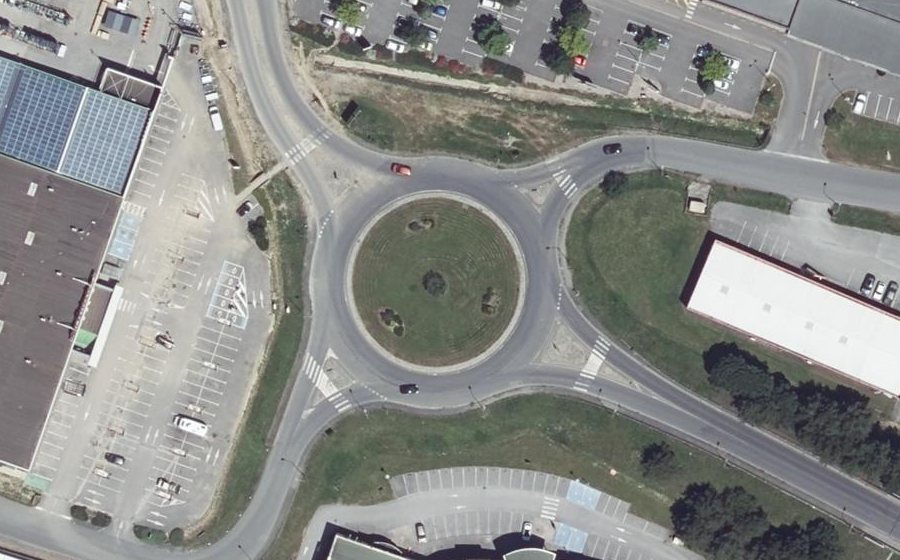 Vue aérienne du Rond-point anonyme n°25990765
