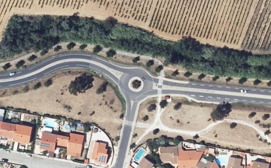 Vue aérienne du Rond-point anonyme n°25992838