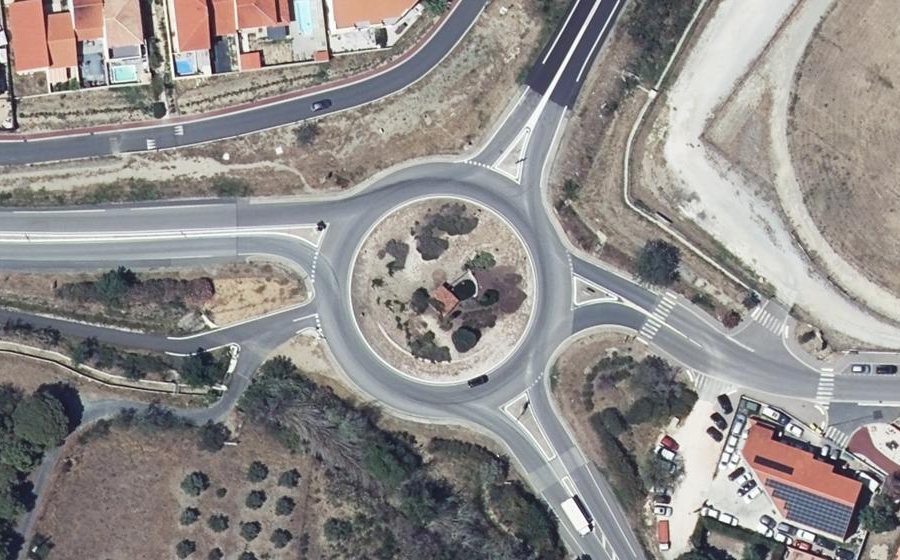 Vue aérienne du Rond-point anonyme n°25996630