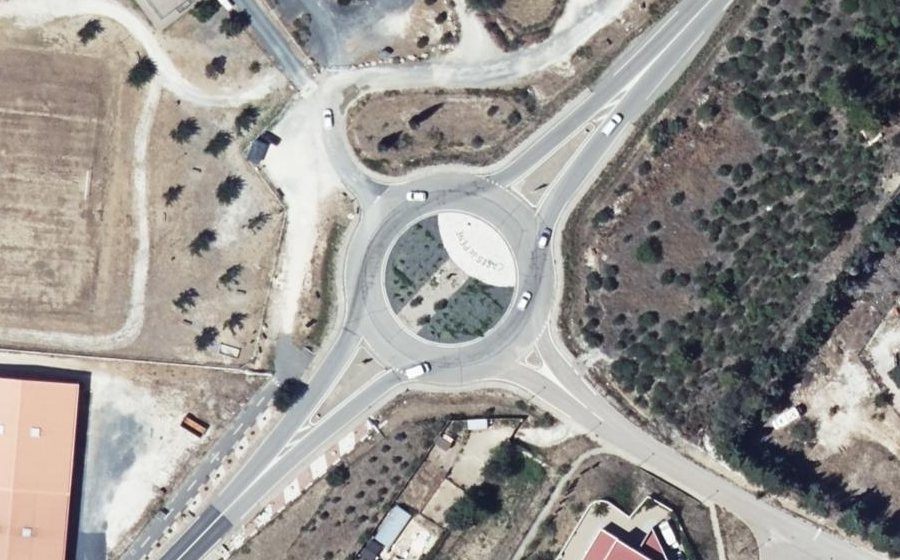 Vue aérienne du Rond-point anonyme n°25996637