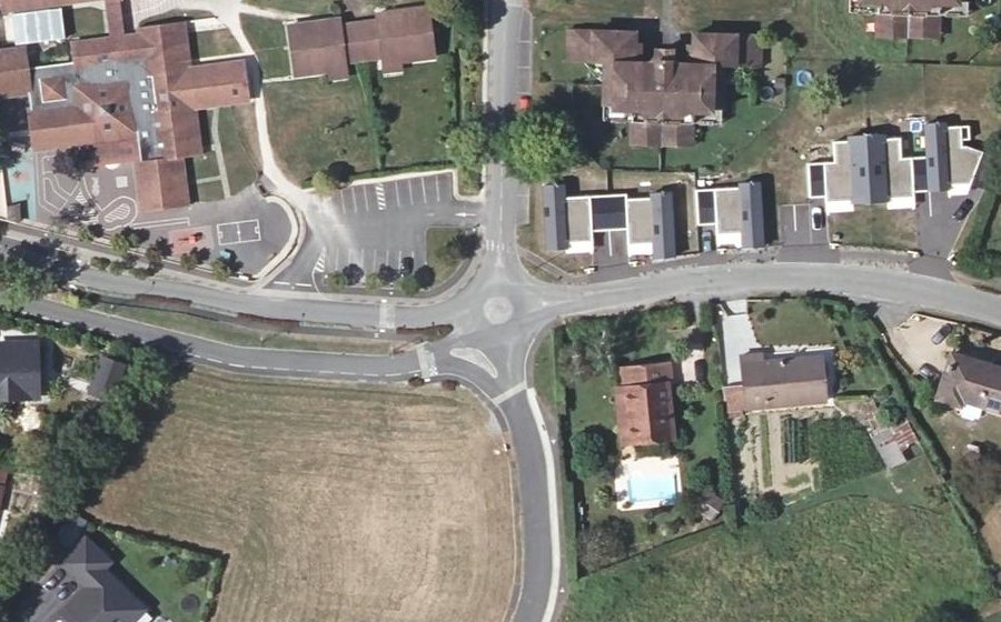 Vue aérienne du Rond-point anonyme n°260027901