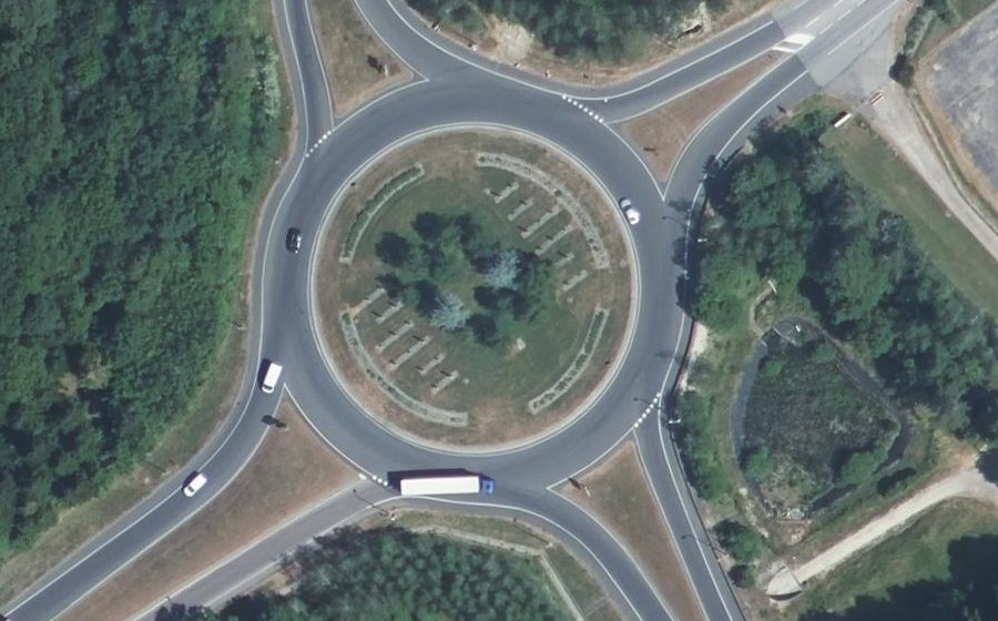 Vue aérienne du Rond-point anonyme n°26011399