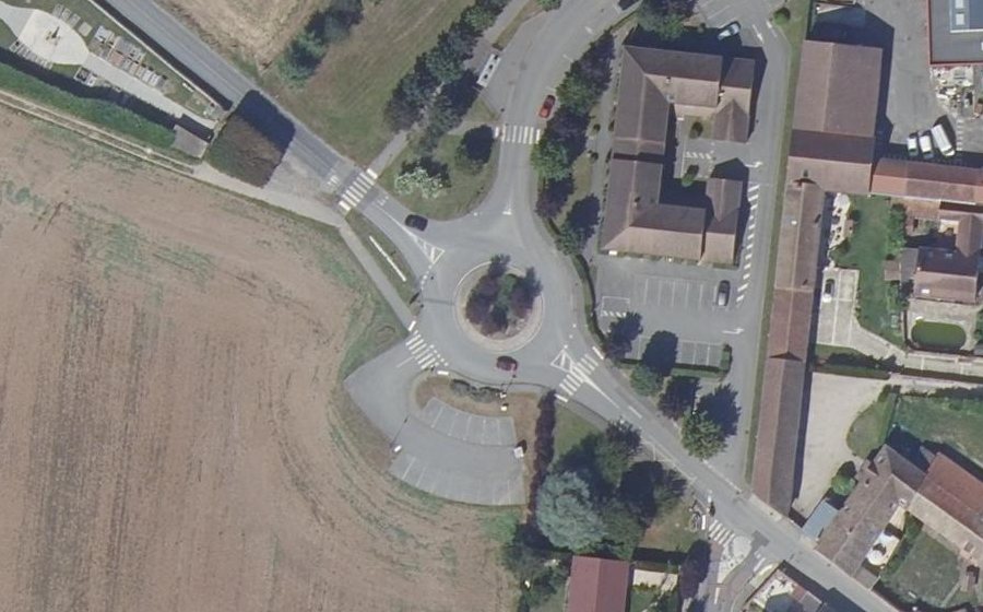 Vue aérienne du Rond-point anonyme n°26011544