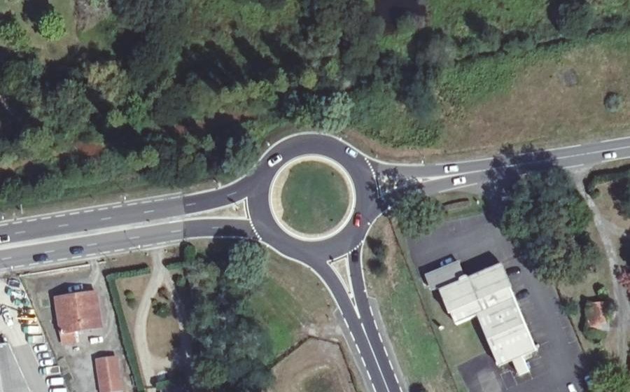 Vue aérienne du Rond-point anonyme n°260134779