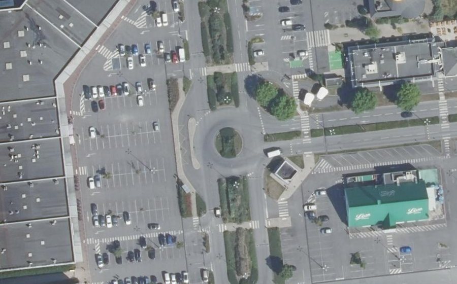 Vue aérienne du Rond-point anonyme n°26023379