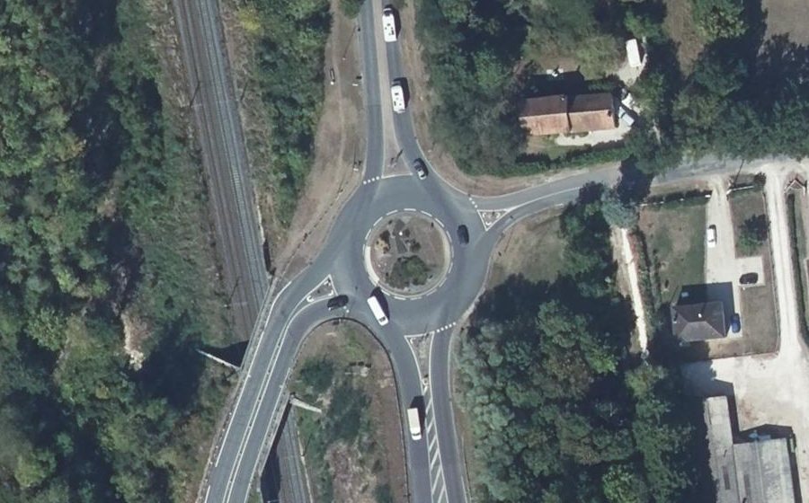Vue aérienne du Rond-point anonyme n°26026518
