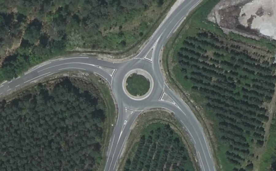 Vue aérienne du Rond-point anonyme n°260270313
