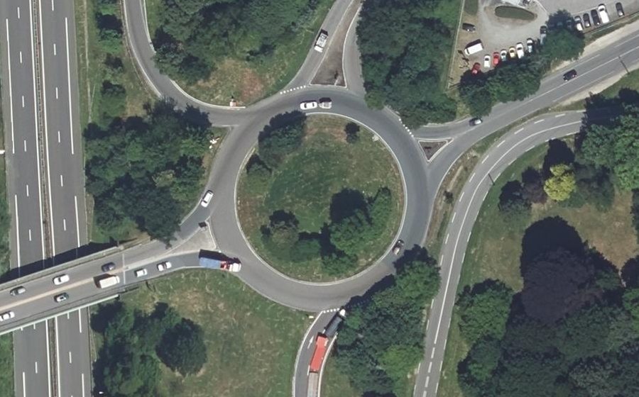 Vue aérienne du Rond-point anonyme n°26027034
