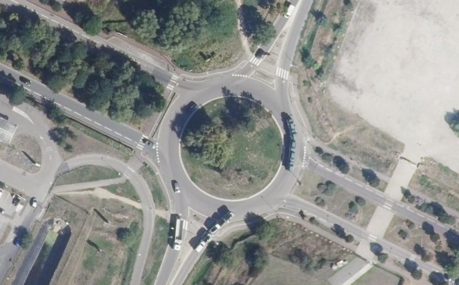 Vue aérienne du Rond-point anonyme n°26027036