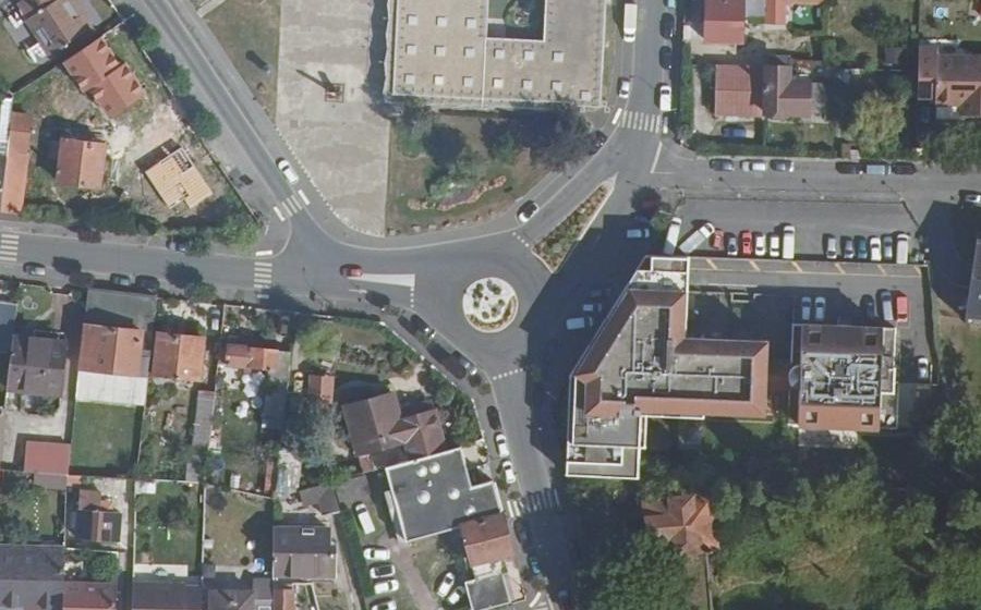 Vue aérienne du Rond-point anonyme n°26027715