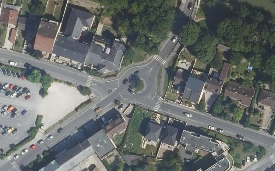 Vue aérienne du Rond-point anonyme n°26027727