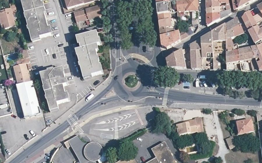 Vue aérienne du Rond-point anonyme n°26028167