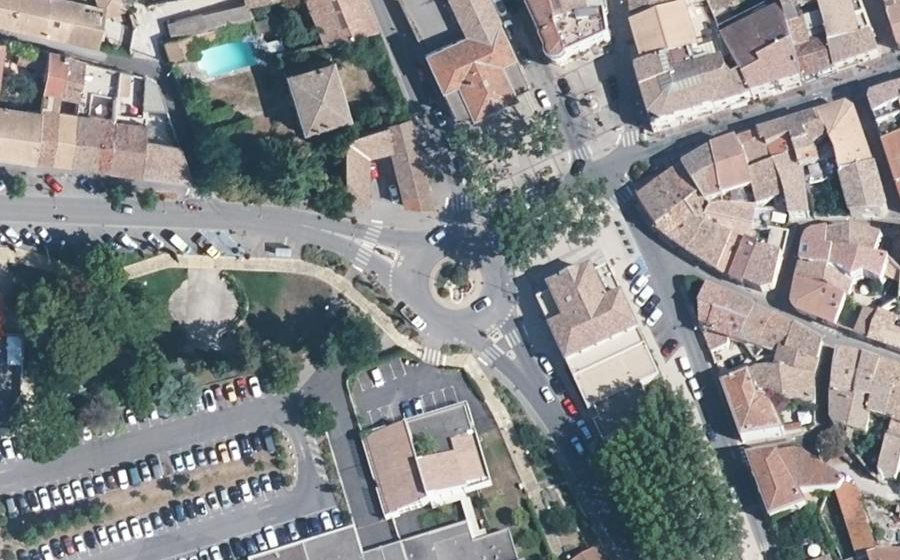 Vue aérienne du Rond-point anonyme n°26028623