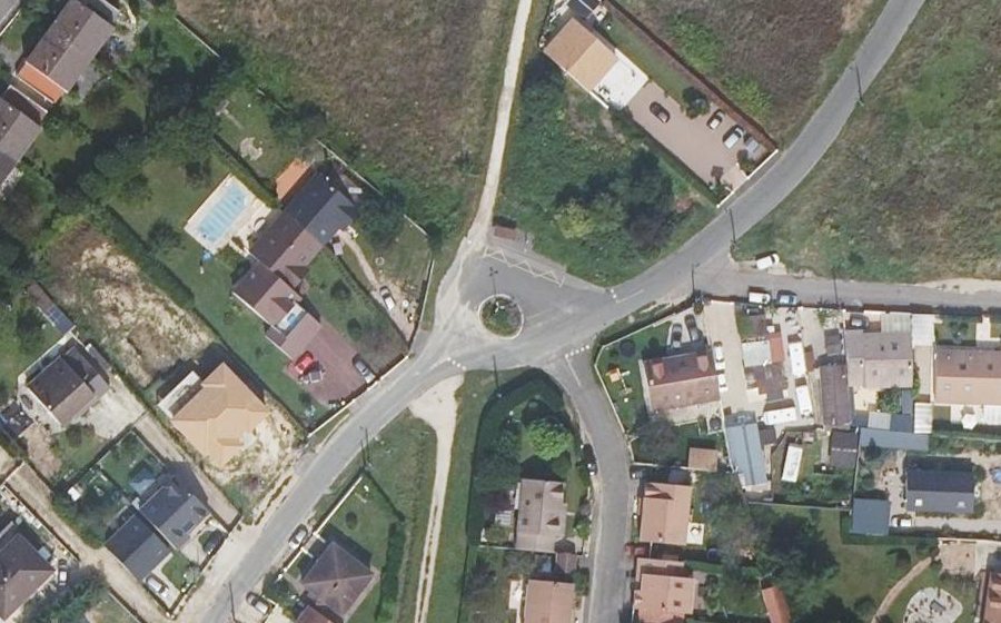 Vue aérienne du Rond-point anonyme n°260351735