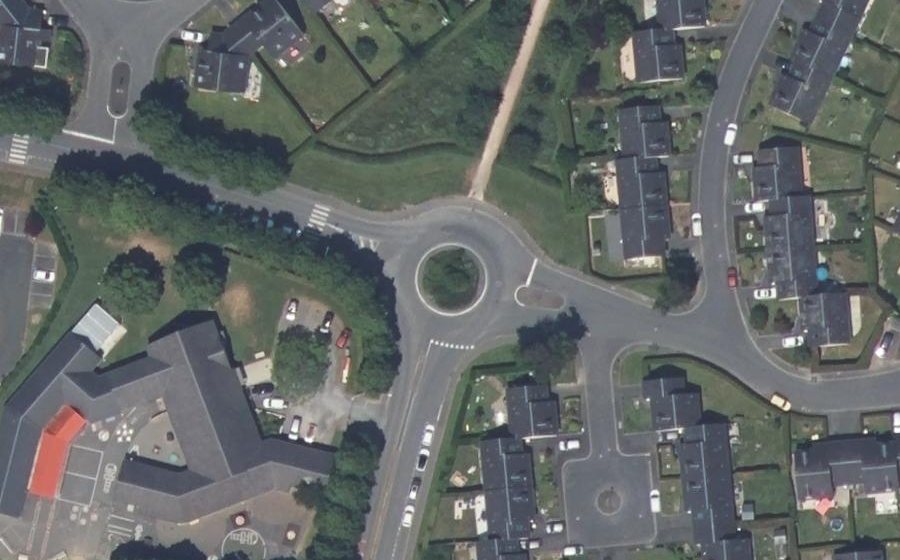 Vue aérienne du Rond-point anonyme n°260420717