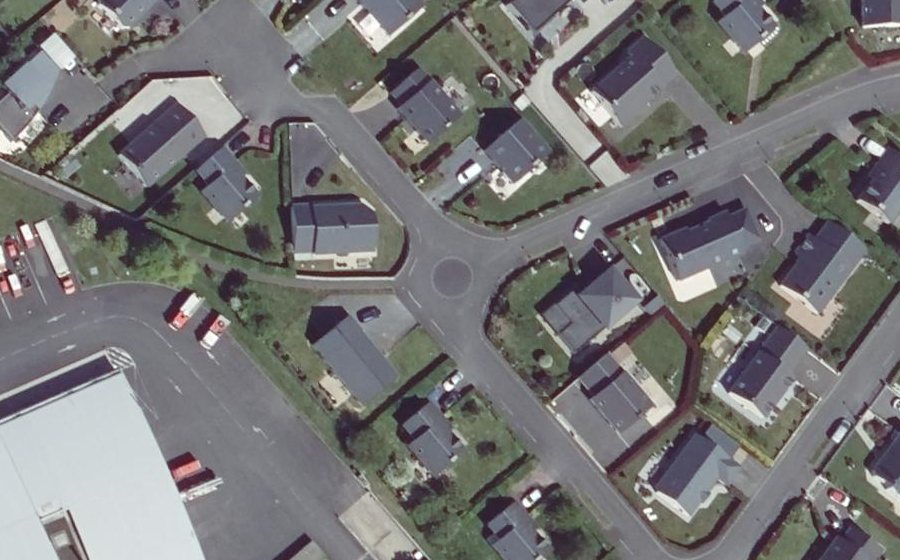 Vue aérienne du Rond-point anonyme n°260473855