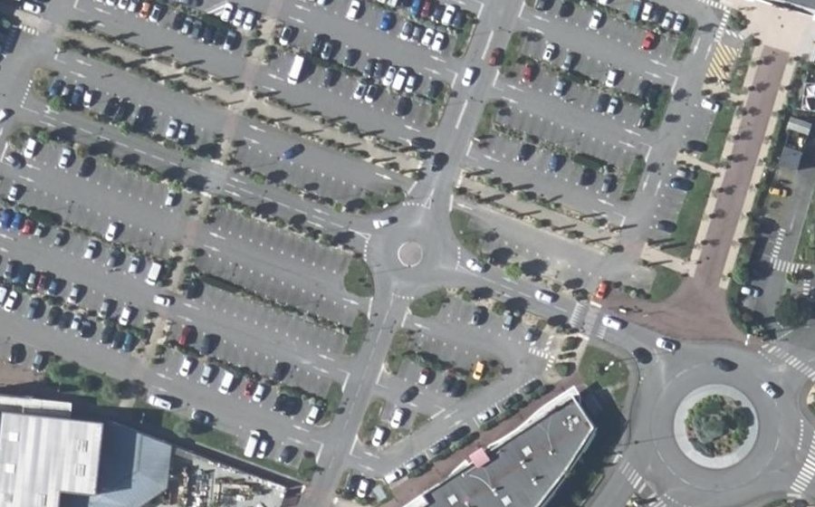 Vue aérienne du Rond-point anonyme n°260518479