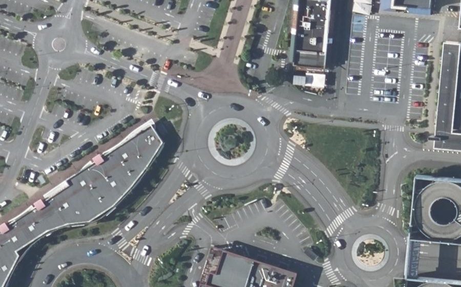 Vue aérienne du Rond-point anonyme n°260518484