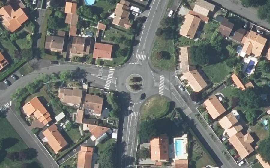 Vue aérienne du Rond-point anonyme n°260518963