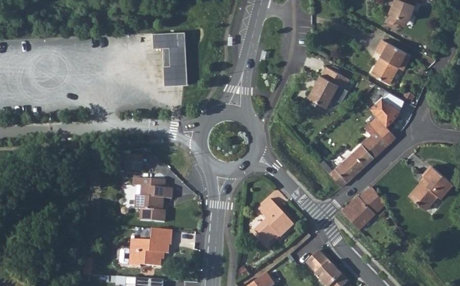 Vue aérienne du Rond-point anonyme n°260520373