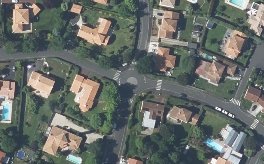 Vue aérienne du Rond-point anonyme n°260520399