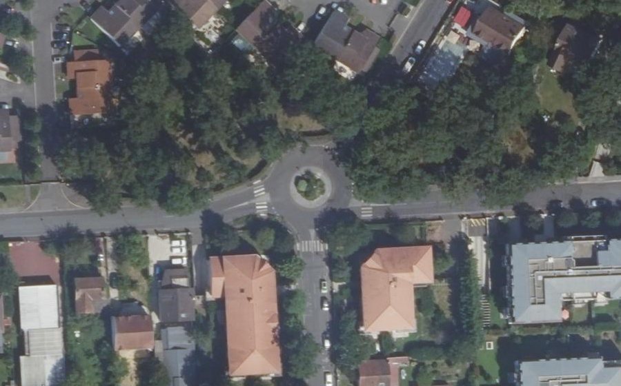 Vue aérienne du Rond-point anonyme n°26058308