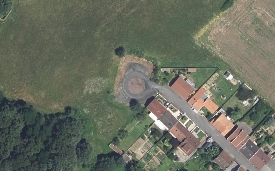 Vue aérienne du Rond-point anonyme n°260587047