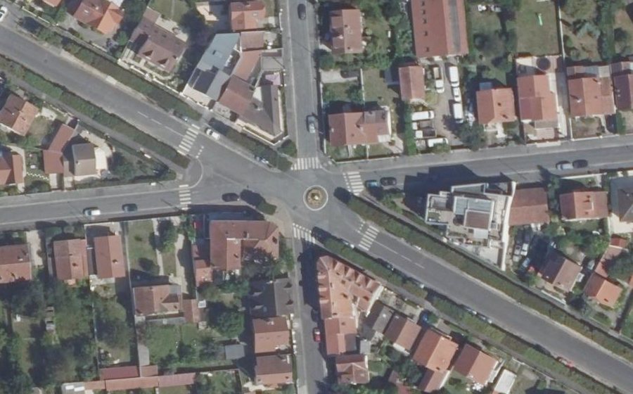 Vue aérienne du Rond-point anonyme n°26058955