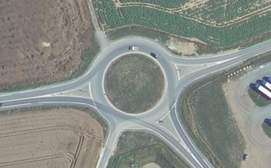 Vue aérienne du Rond-point anonyme n°260592760