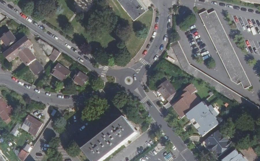 Vue aérienne du Rond-point anonyme n°26062856