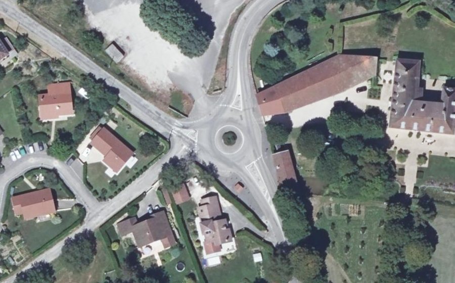 Vue aérienne du Rond-point anonyme n°260641563