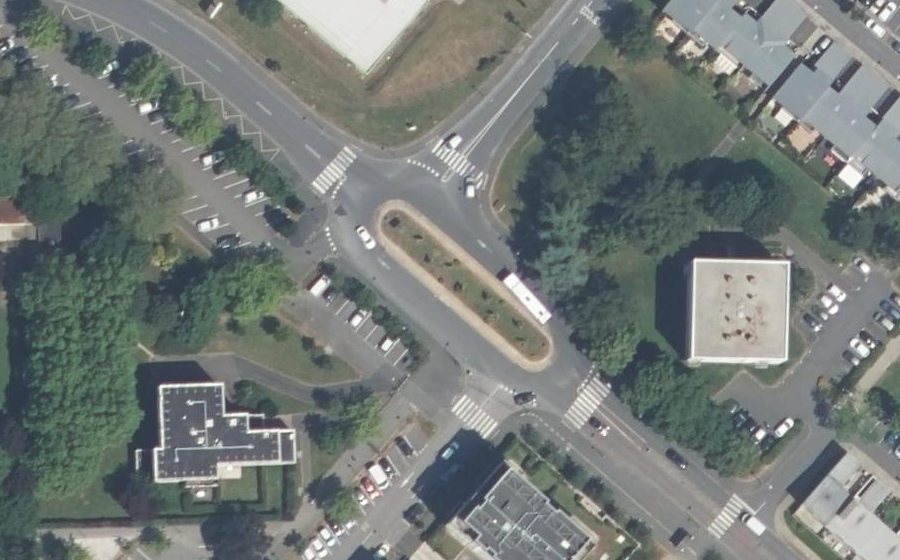 Vue aérienne du Rond-point anonyme n°260660617